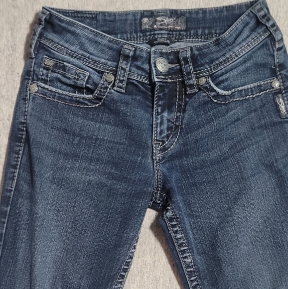 Silver Suki Surplus 25×32 - Picture 2 of 5